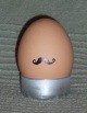 Hímes tojás bajusszal húsvétra
